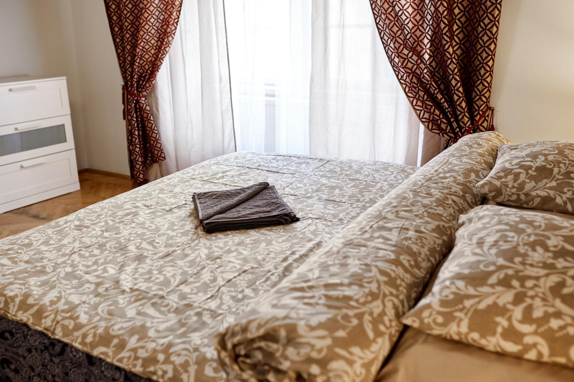 Apartament At The Blue Lion & Parking Assistance Praga Zewnętrze zdjęcie