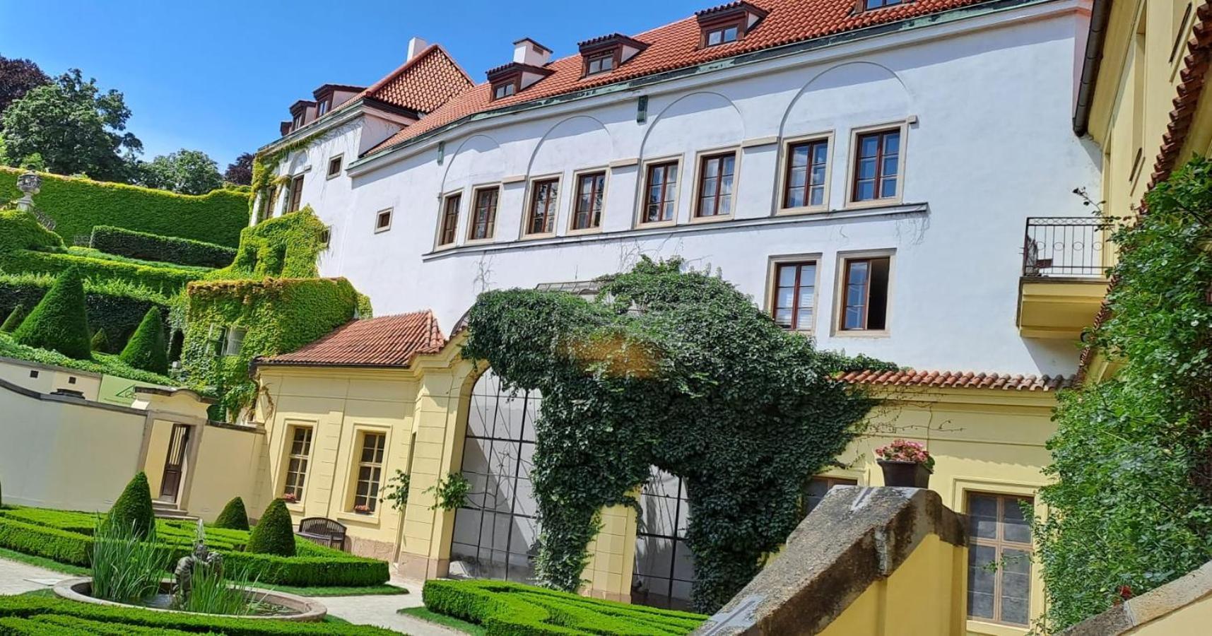 Apartament At The Blue Lion & Parking Assistance Praga Zewnętrze zdjęcie