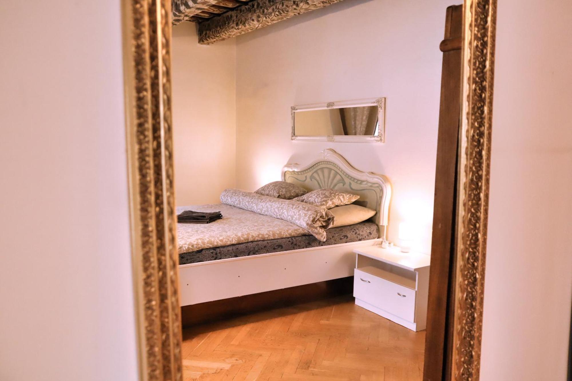 Apartament At The Blue Lion & Parking Assistance Praga Zewnętrze zdjęcie
