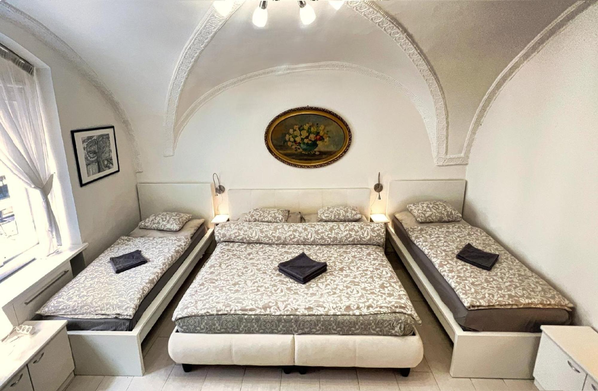 Apartament At The Blue Lion & Parking Assistance Praga Zewnętrze zdjęcie