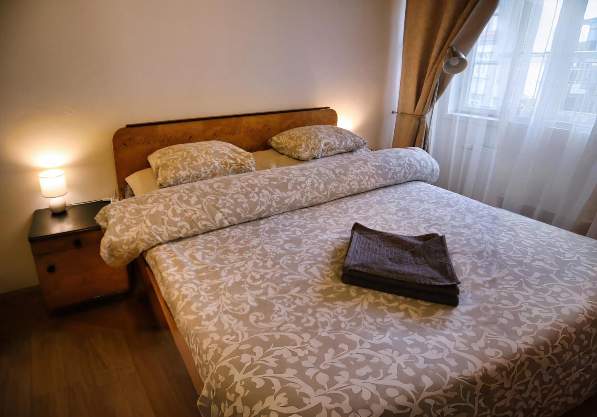 Apartament At The Blue Lion & Parking Assistance Praga Zewnętrze zdjęcie