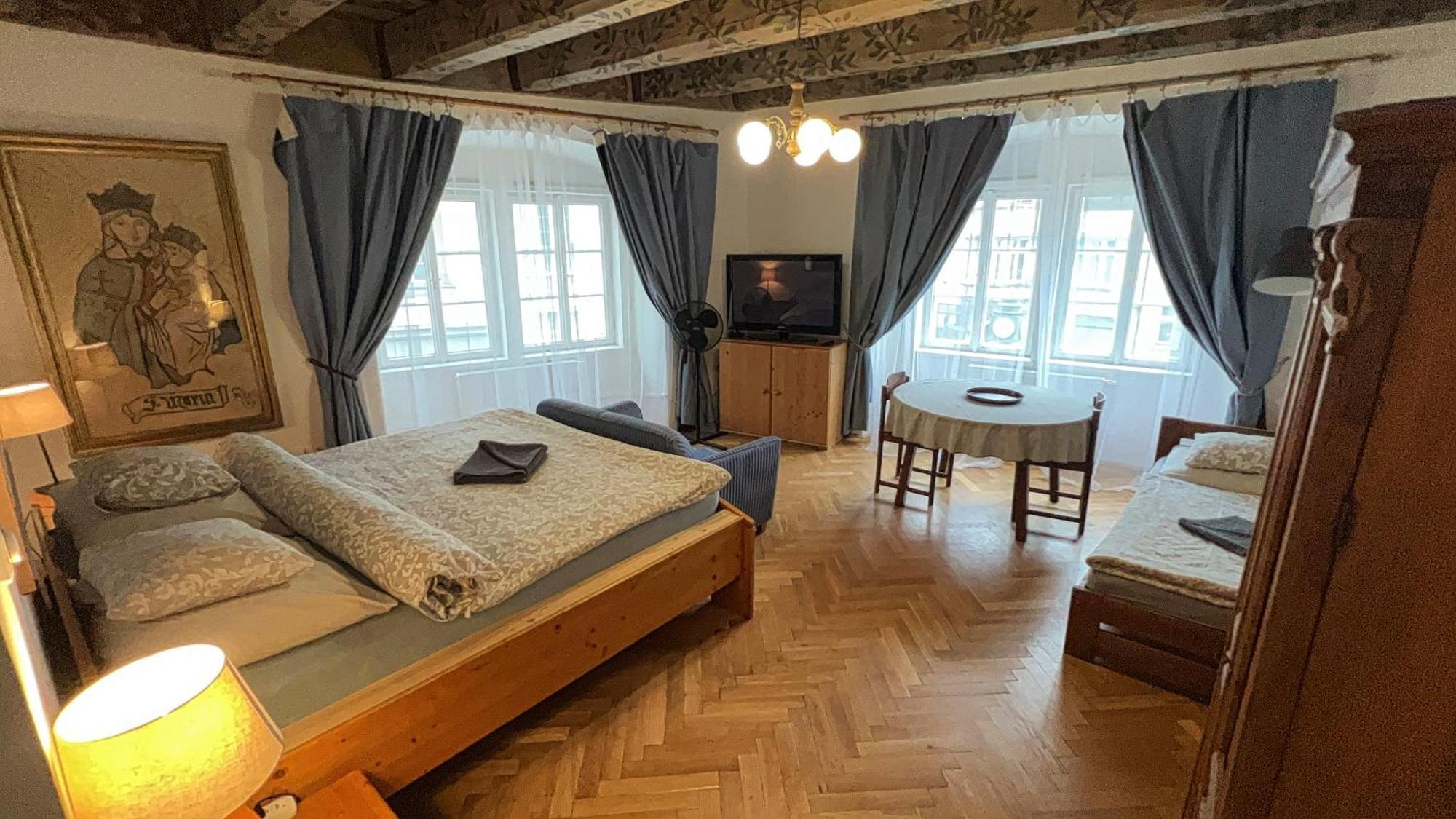 Apartament At The Blue Lion & Parking Assistance Praga Zewnętrze zdjęcie