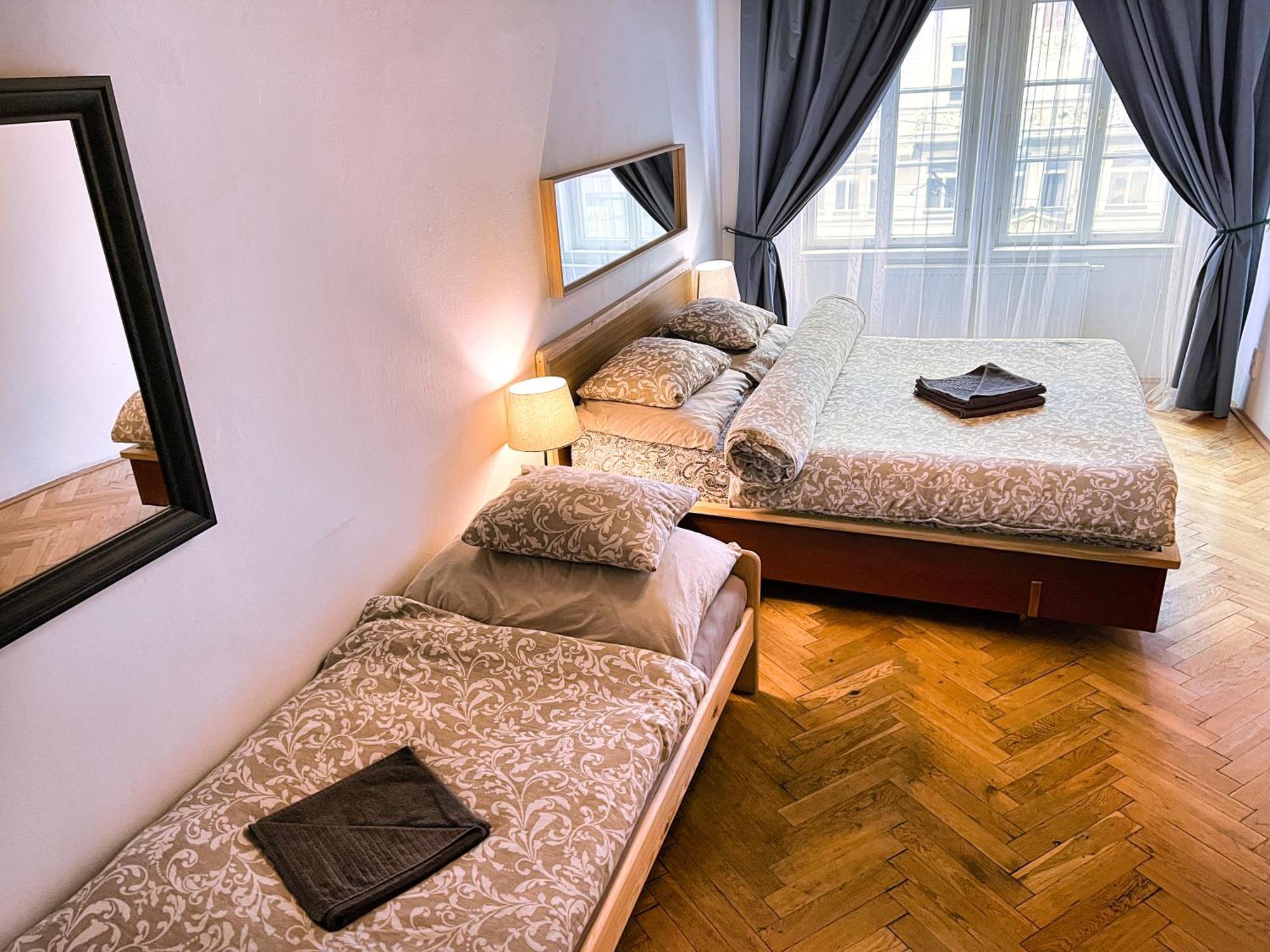 Apartament At The Blue Lion & Parking Assistance Praga Zewnętrze zdjęcie
