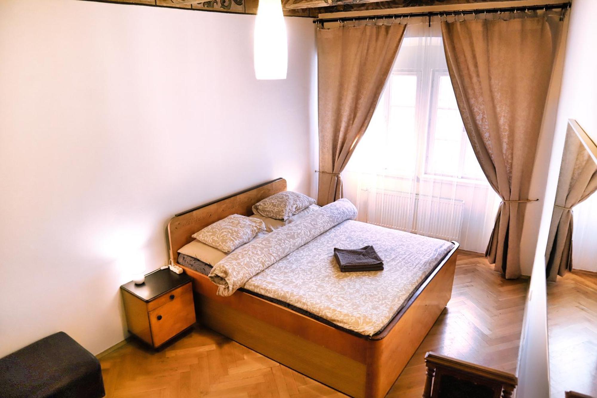 Apartament At The Blue Lion & Parking Assistance Praga Zewnętrze zdjęcie