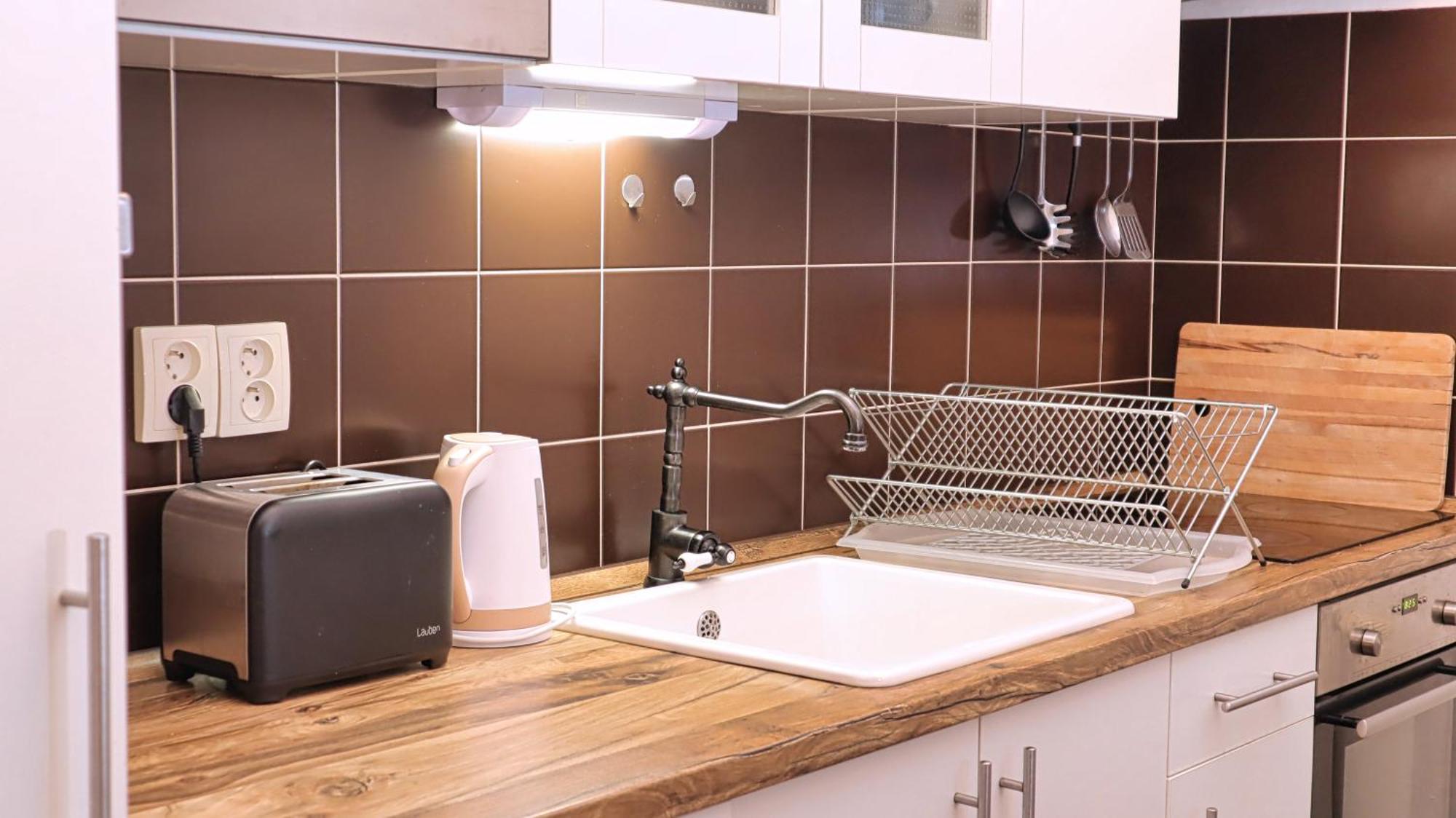 Apartament At The Blue Lion & Parking Assistance Praga Zewnętrze zdjęcie