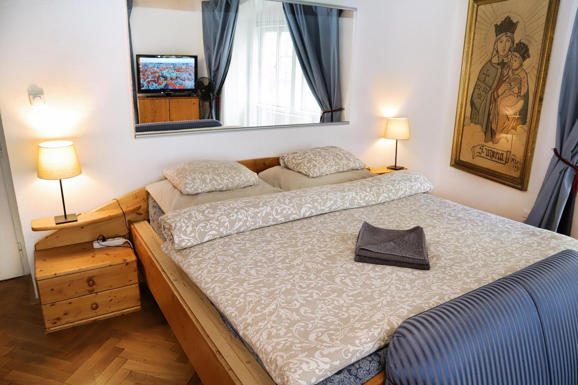 Apartament At The Blue Lion & Parking Assistance Praga Zewnętrze zdjęcie